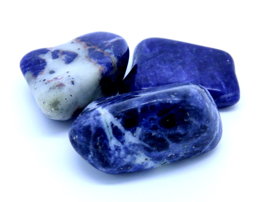 Higher grade is a dark blue  with lower grades showing contrasting white quartz